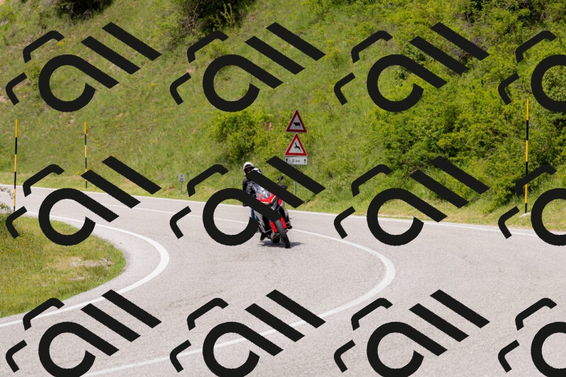 202506071443-_04A0097_c3_