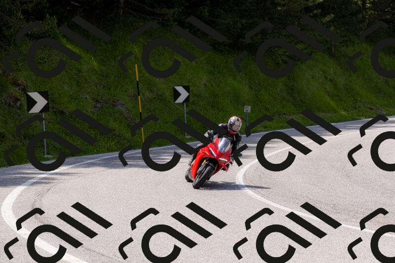 202506071450-_04A0137_c3_