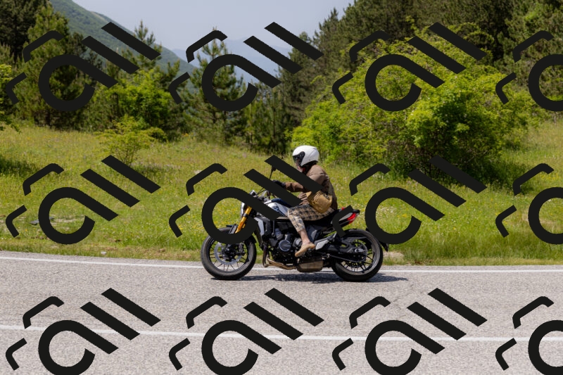 202506071457-_04A0179_c3_