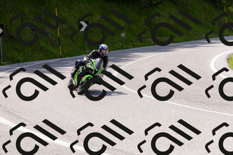 202506071505-_04A0197_c3_