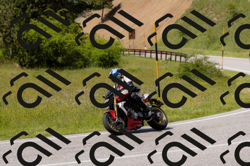 202506071507-_04A0205_c3_