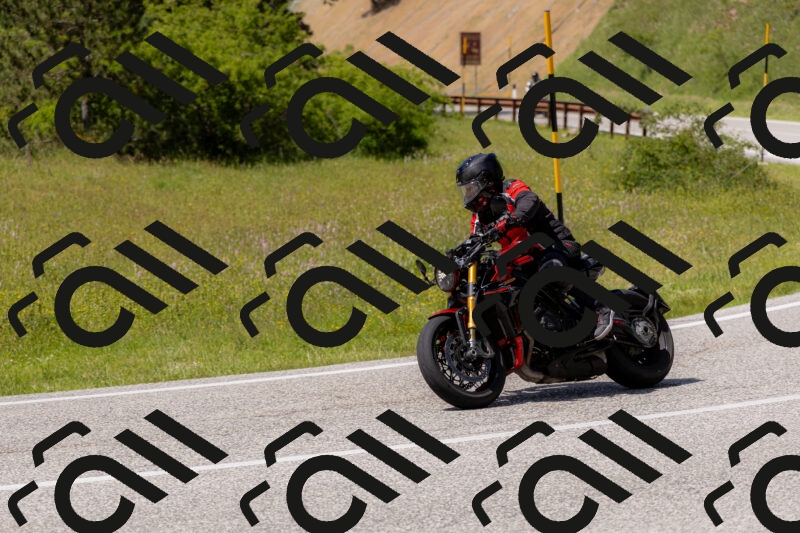 202506071507-_04A0214_c3_