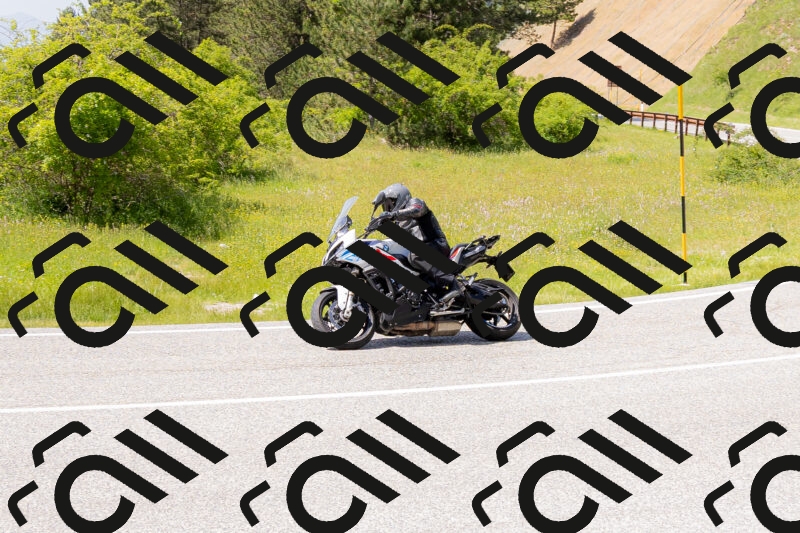 202506071520-_04A0266_c3_