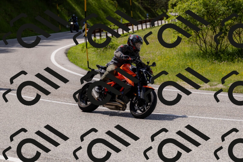 202506071546-_04A0340_c3_