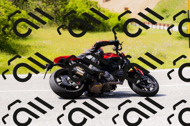 202506071548-_04A0367_c3_