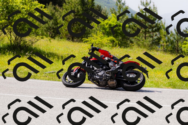 202506071548-_04A0378_c3_