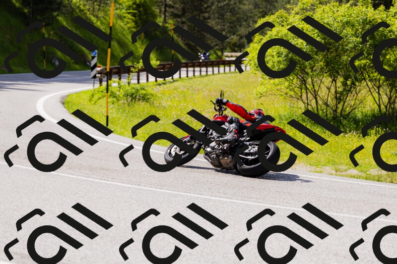 202506071548-_04A0379_c3_