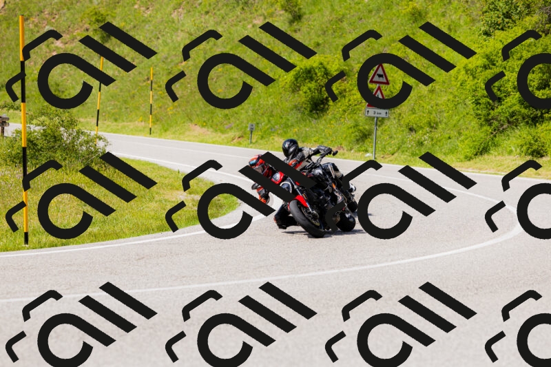 202506071556-_04A0467_c3_