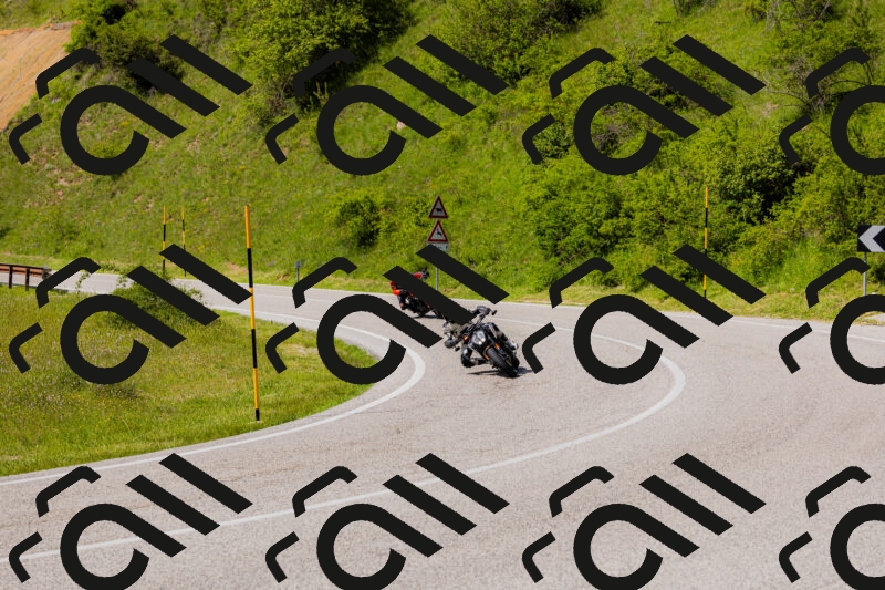 202506071558-_04A0490_c3_