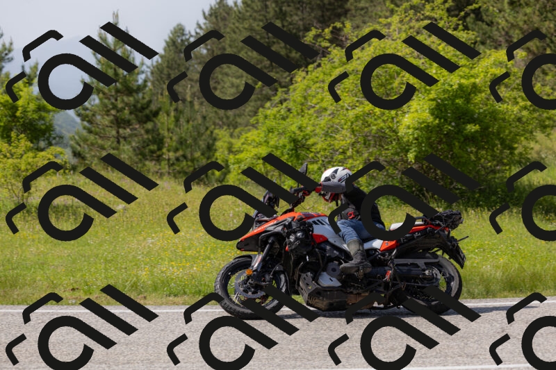 202506071558-_04A0499_c3_