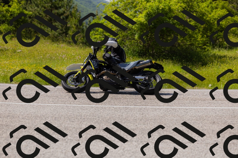 202506071606-_04A0542_c3_