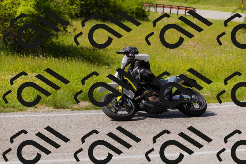 202506071607-_04A0560_c3_