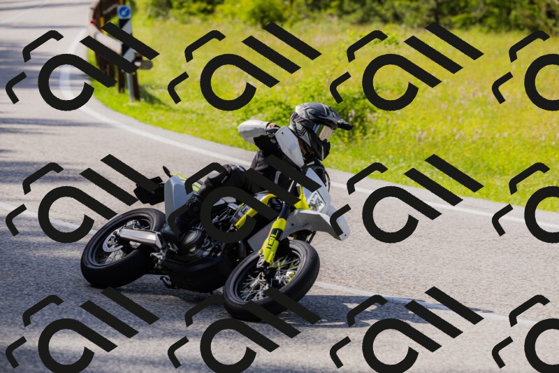 202506071609-_04A0583_c3_