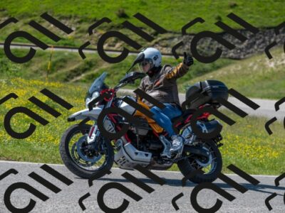 202506081024-M22_1976_m2_