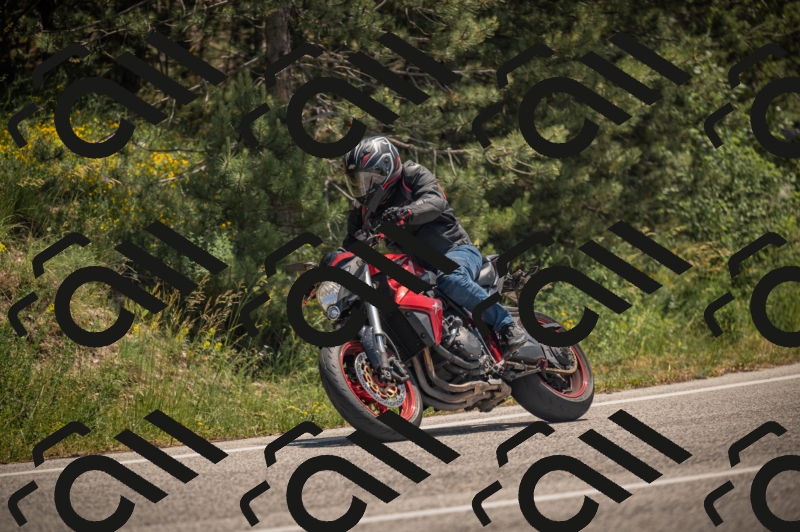 20250608123207-_Z629921_am_