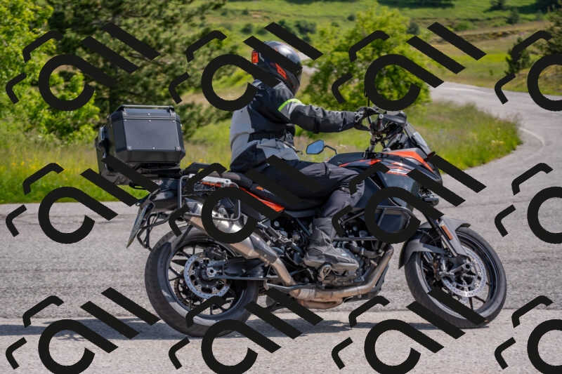 202506071032-DSC_9605_c4_