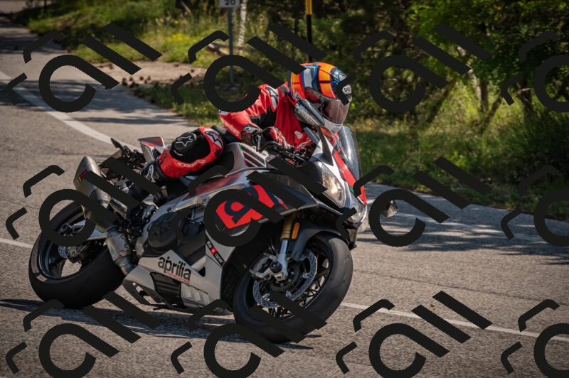 20250614102820-_Z620333_am_