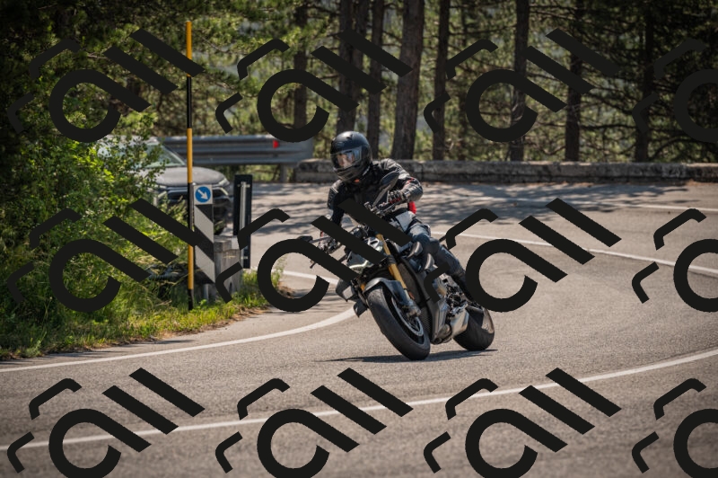 20250614103057-_Z620342_am_