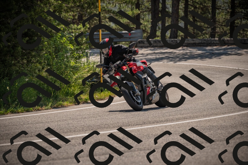 20250614103623-_Z620347_am_