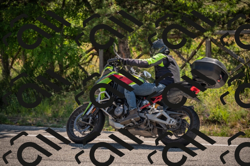 20250614103636-_Z620353_am_