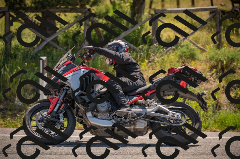 20250614104257-_Z620418_am_