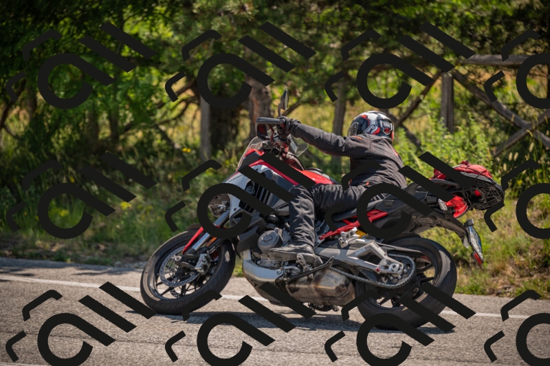 20250614104257-_Z620419_am_