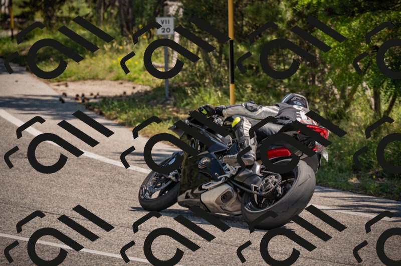 20250614112236-_Z620635_am_