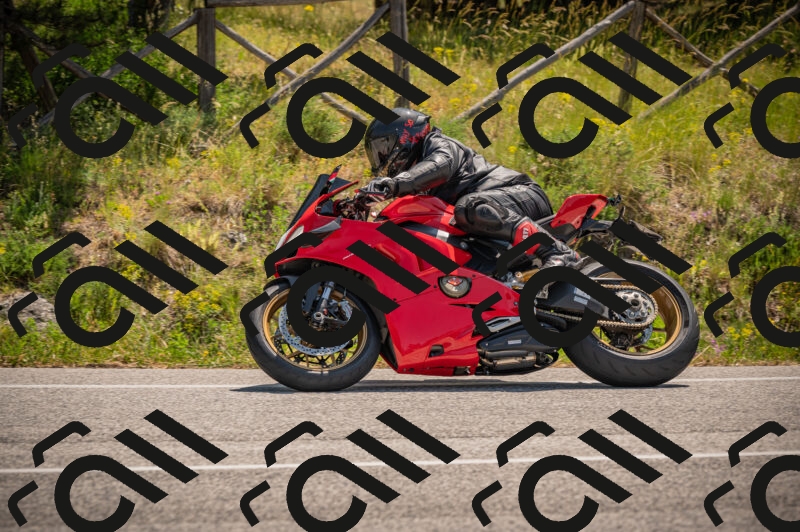 20250614112243-_Z620643_am_