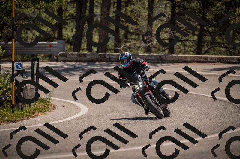 20250614120355-_Z621076_am_