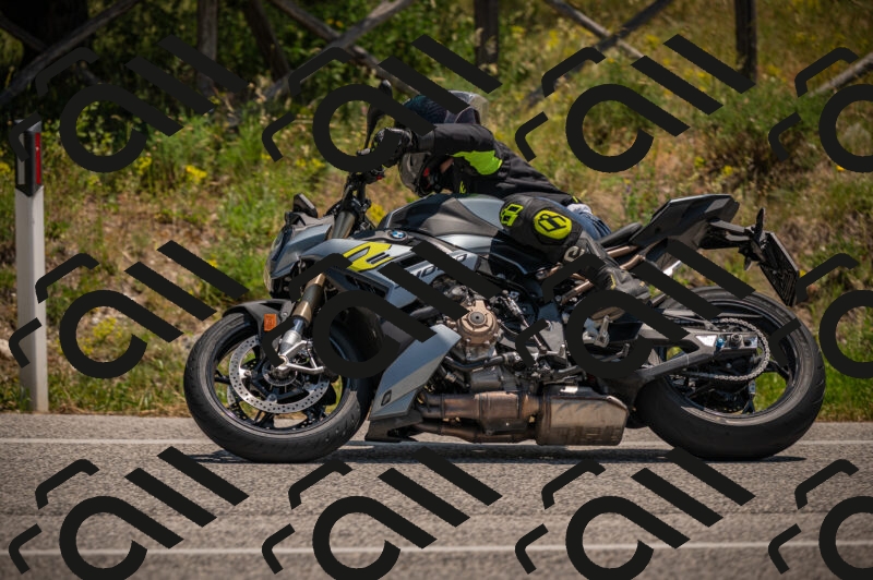 20250614122731-_Z621308_am_