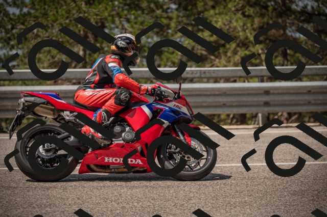 20250615110838-_Z621985_am_