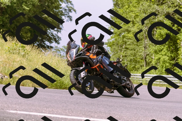 202506151051-_DSC9326_d1_