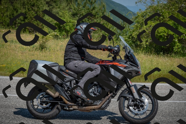 20250622102405-_5001860_am_