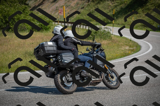 20250622103056-_5001896_am_