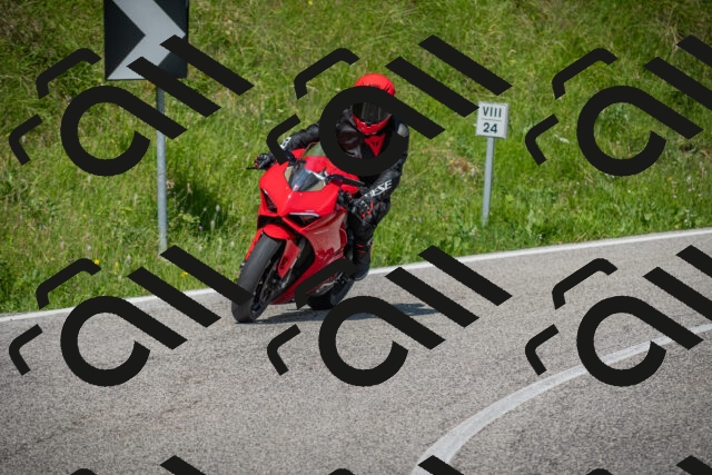 20250622103914-_5001935_am_