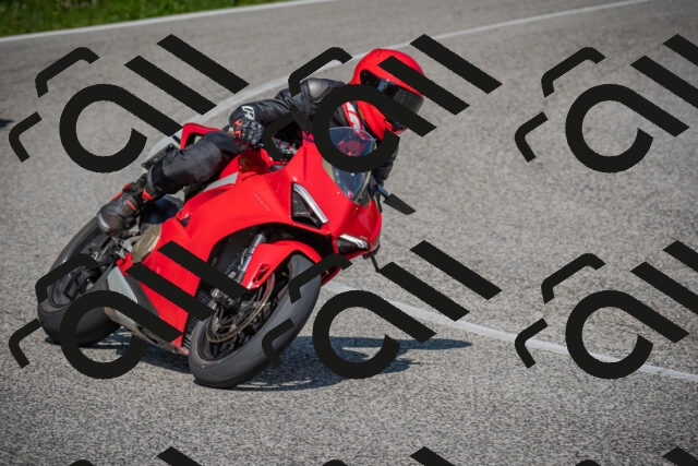 20250622103915-_5001937_am_