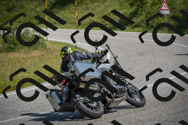 20250622103917-_5001943_am_