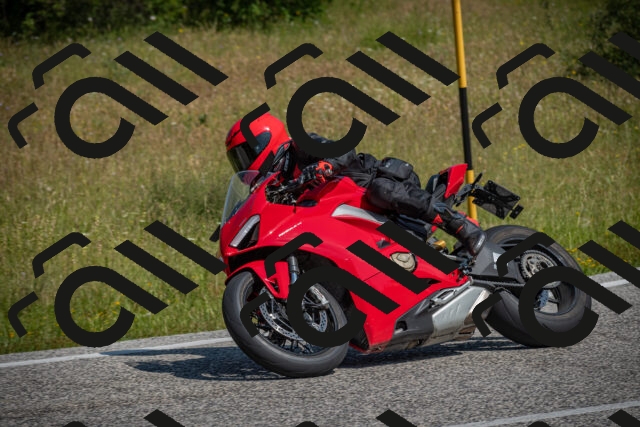 20250622104454-_5001973_am_