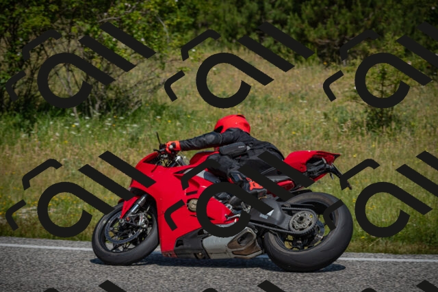 20250622104454-_5001975_am_