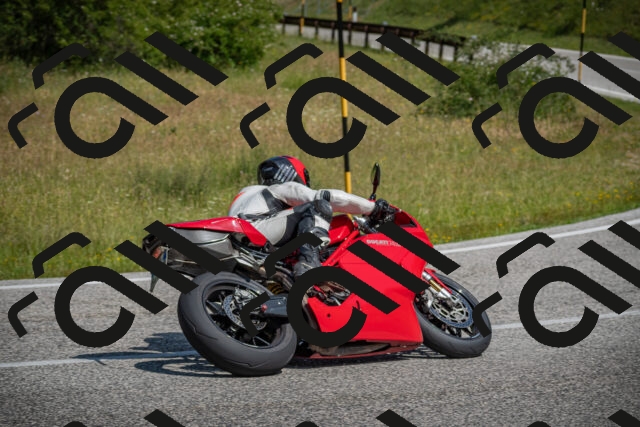 20250622104936-_5001987_am_