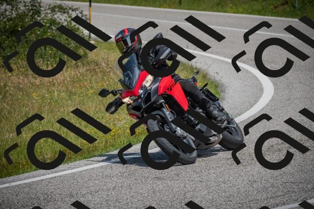 20250622121214-_5002637_am_