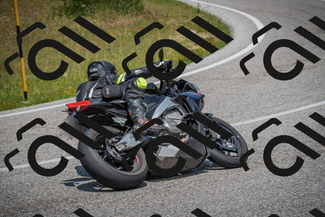 20250622124924-_5002915_am_