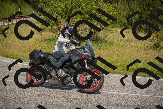 20250623103452-_5003355_am_