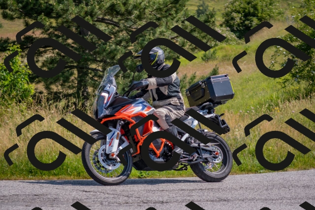 202506211037-DSC_3292_c4_