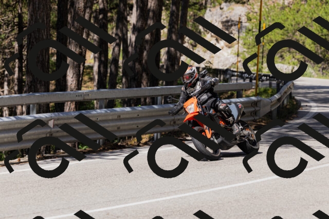 202506281045-_04A4326_c3_