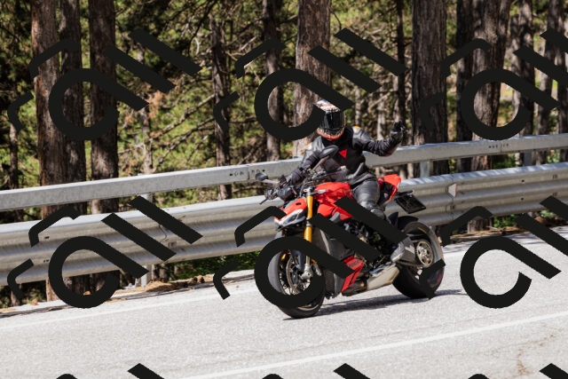 202506281053-_04A4357_c3_