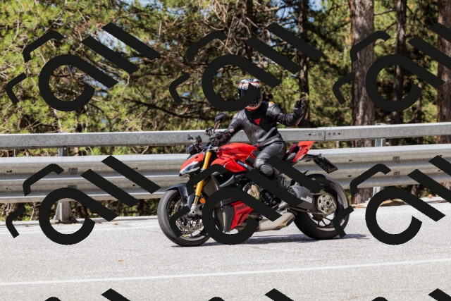 202506281053-_04A4358_c3_