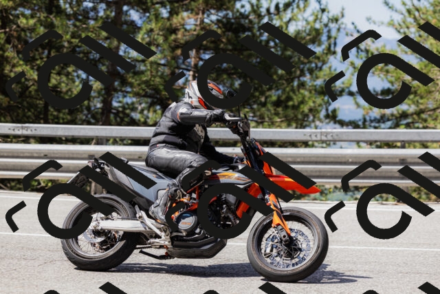 202506281053-_04A4362_c3_