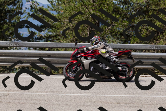 202506281057-_04A4379_c3_