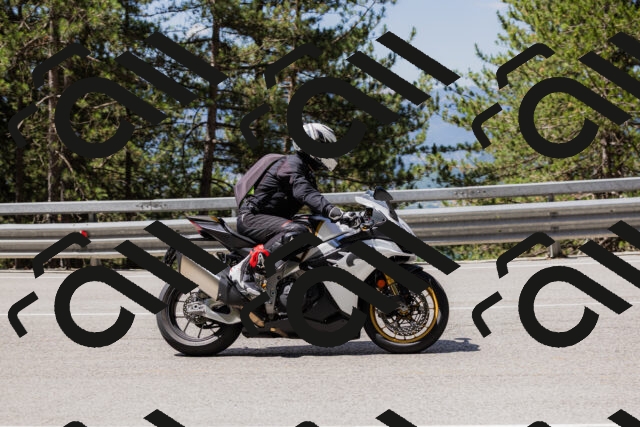 202506281118-_04A4447_c3_